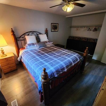 Entire 3 Bedroom House In Elliot Lake Kültér fotó