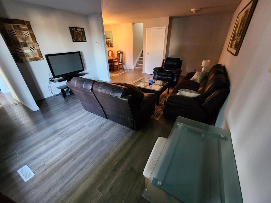 Entire 3 Bedroom House In Elliot Lake Kültér fotó
